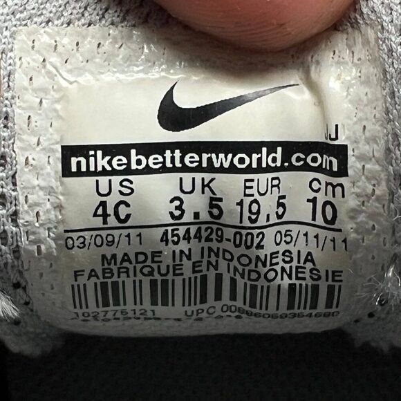 Nike Air Max Navigate Sneakers - Picture 10 of 10